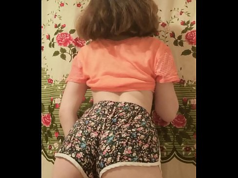 ❤️ دختر جوان سکسی که شورتش را جلوی دوربین در می آورد پورنو روسی در ما ❌️❤